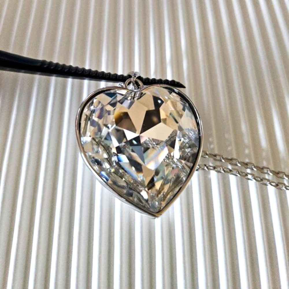 Rare Heart of the ocean Swarovski Heart Crystal Necklace Large 1.3in - Picture 4 of 6
